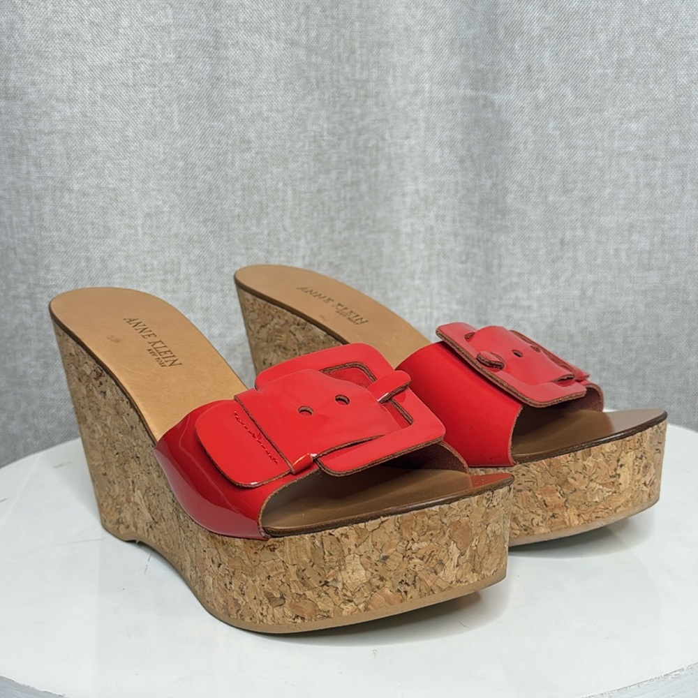 ANNE KLEIN LEXA RED PATENT CORK PLATFORM WEDGE SANDALS BUCKLE SLIDE **NWT** - Picture 2 of 14